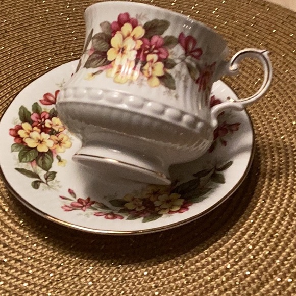 Vintage Queens Fine Bone China Cup and Saucer. - Picture 4 of 4